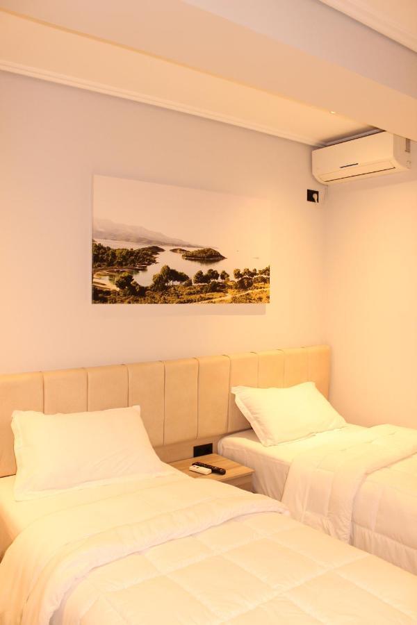 Hotel Bebi And Sarandë