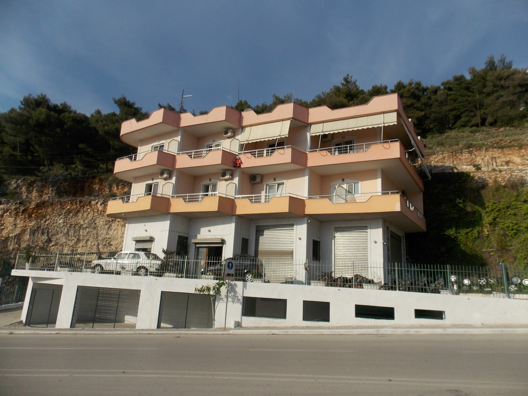 Bebi And Sarandë